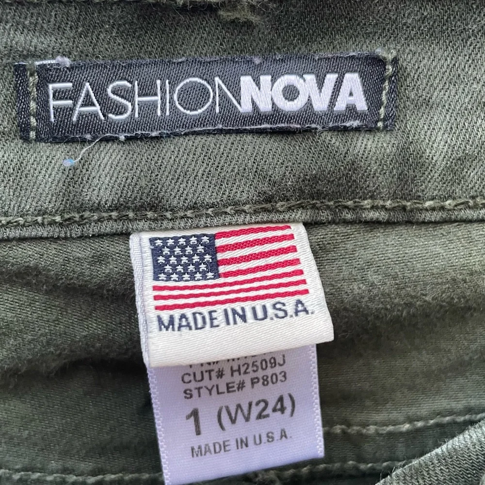 Fashion nova ripped jeans - Picture 4 of 4